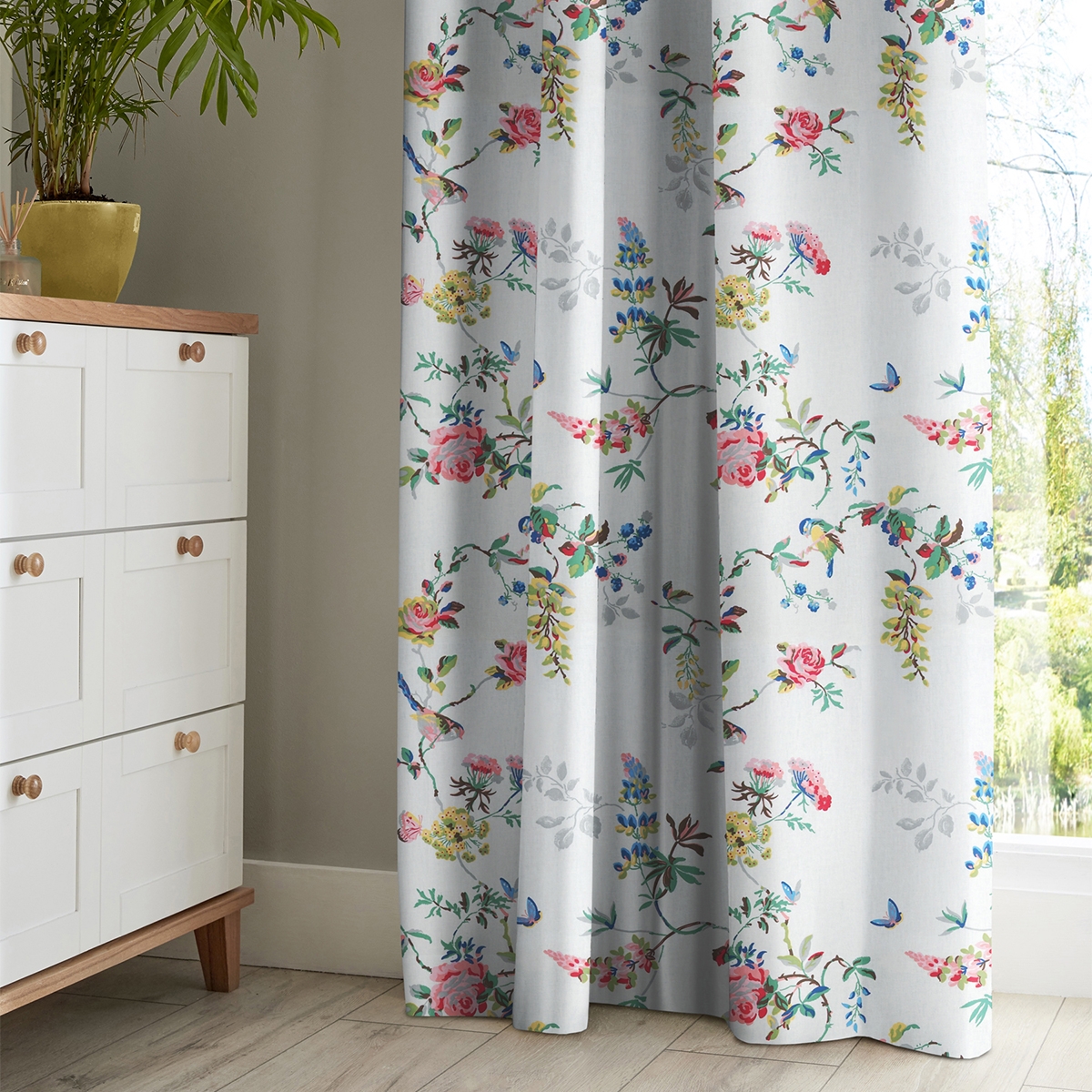 Product photograph of Cath Kidston Birds And Roses Multi Curtain from Choice Furniture Superstore.